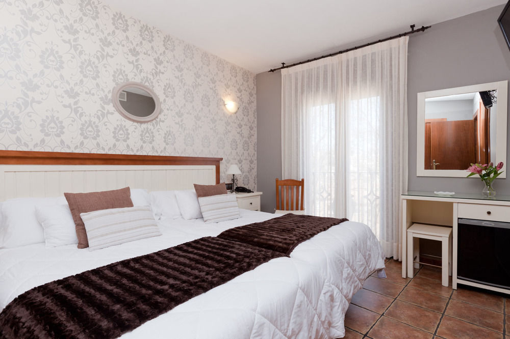 Hotel Medina De Toledo Kültér fotó